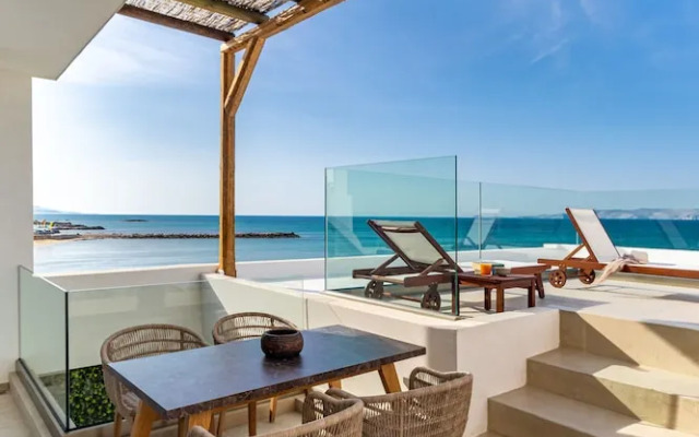 Wave Suite By the Sea