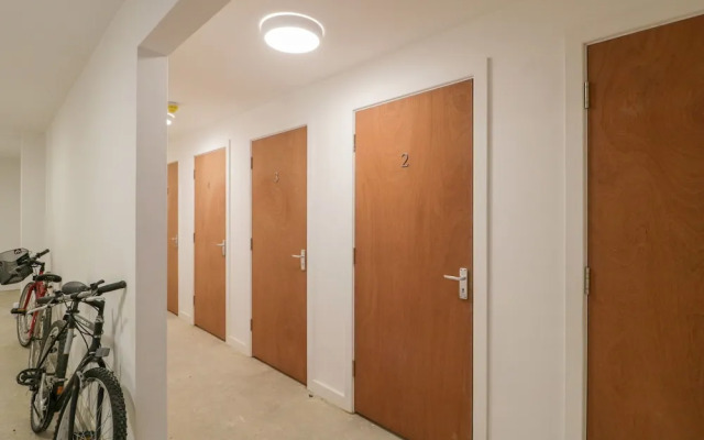 Flat 2, 38 Preston Road