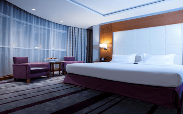 Vivid Plaza Hotel - 2