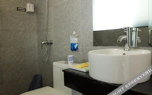 SET Youpin Hotel (Jingzhou Sanwan Road Education College)