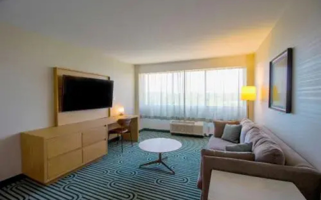 DoubleTree by Hilton Clarksville Riverview
