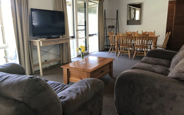 Hampton Cottage, Bright