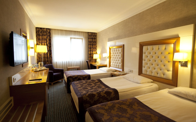 Tugcu Hotel Select