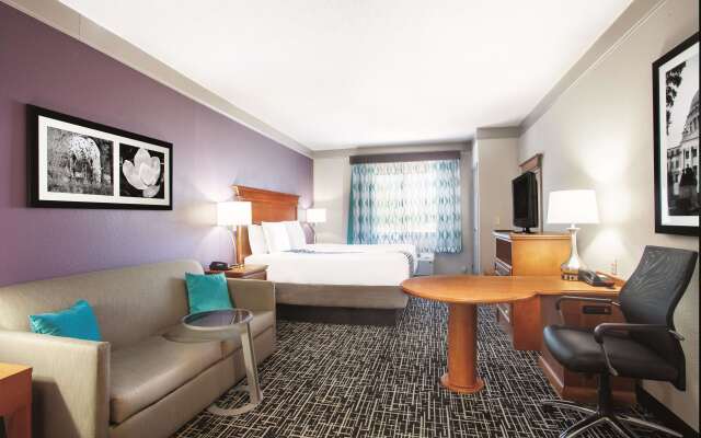 La Quinta Inn & Suites by Wyndham Jackson Airport