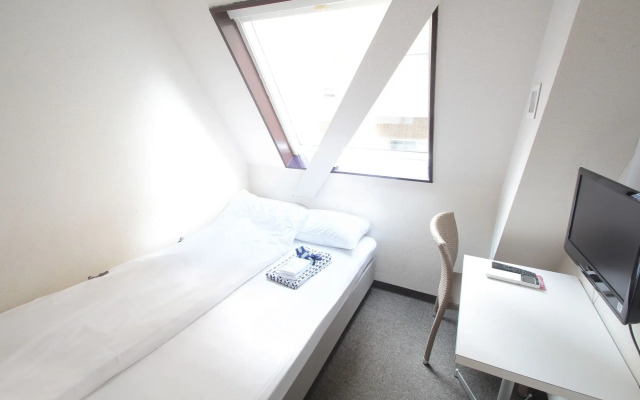 Sakura Hotel Jimbocho - Hostel