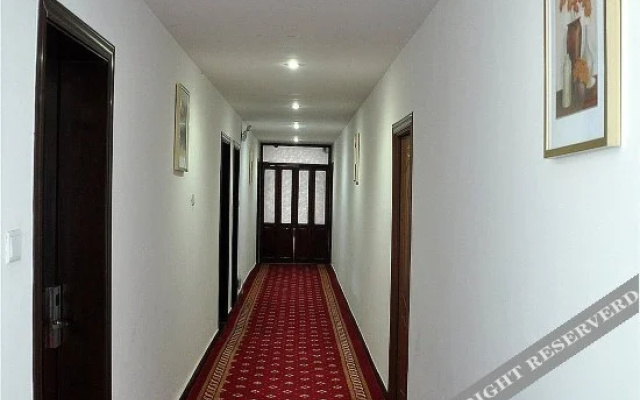 Yijia Hotel