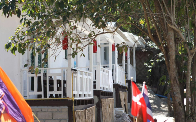 Phi Phi Cozy Seafront Resort