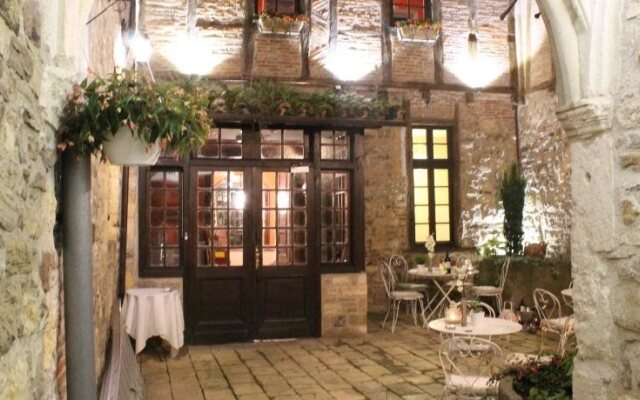 Hotel Raymond VII