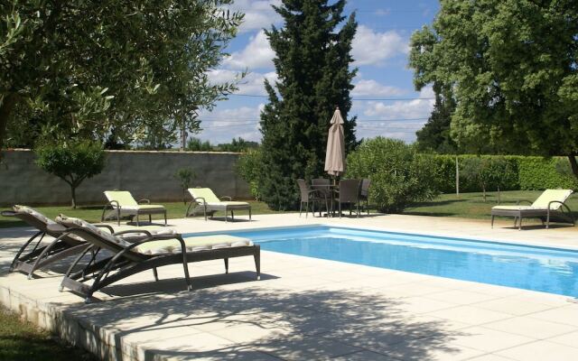 Stunning Villa in Sorgues With Swimming Pool
