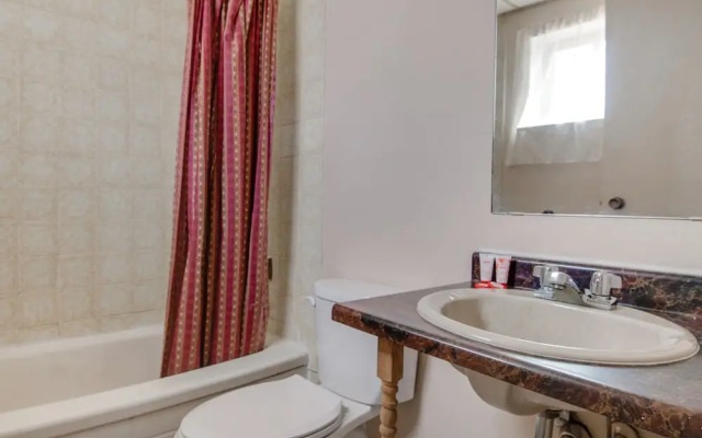 Falls Inn Near Casino Niagara By OYO