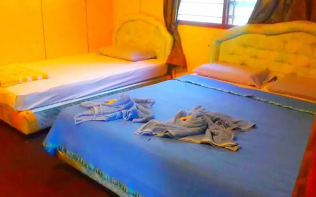 Sukau Backpackers B&B