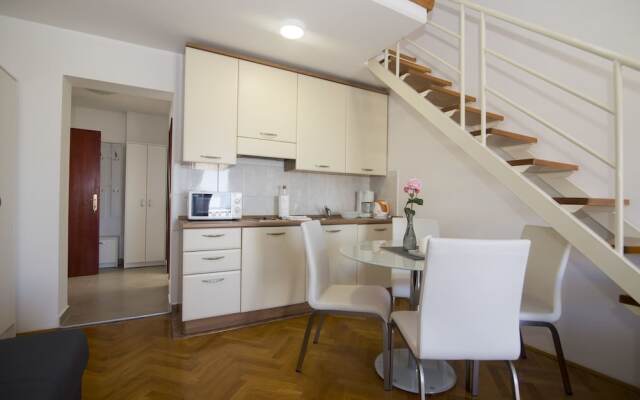 Apartments and Rooms Kapulica