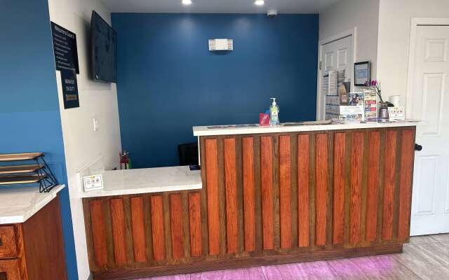 Super 8 by Wyndham Oceanside Downtown