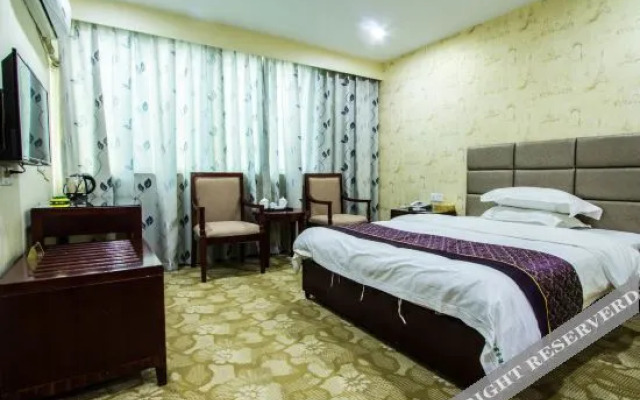 Hyatt Regency Hotel (Houhua Night Market)