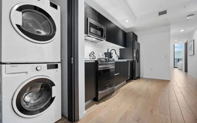 Luxury Studio with City & Bay Views