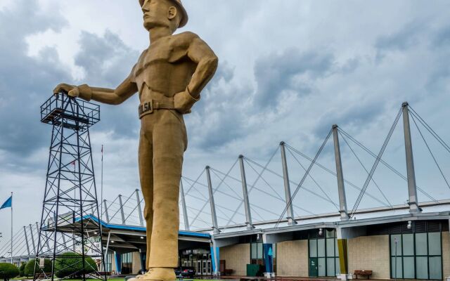 Super 8 by Wyndham Tulsa/Arpt/St Fairgrounds