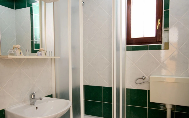 Apartments and Rooms Degra