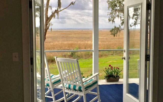 Darien Waterfront Inn