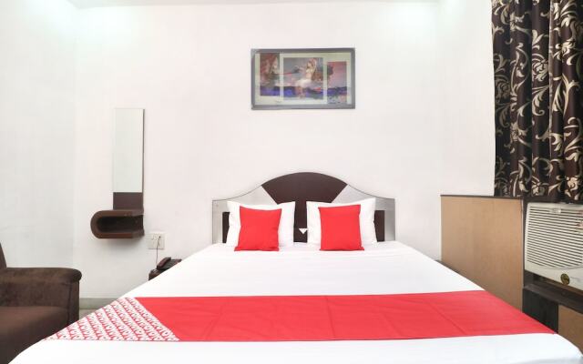 OYO 14985 Hotel S K