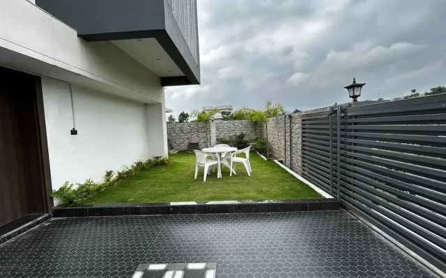magnifica Luxurious Villa by daranga