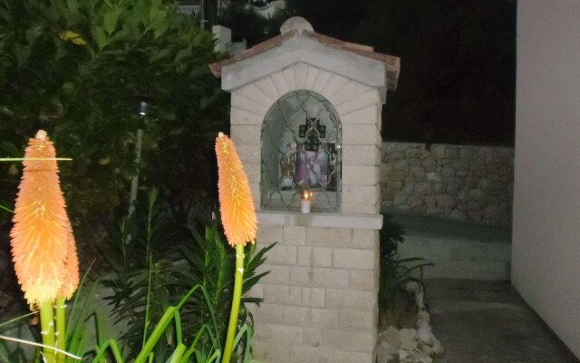 Two-Bedroom Apartment in Banjol