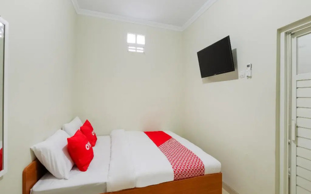 OYO 90045 Annafi Apartel