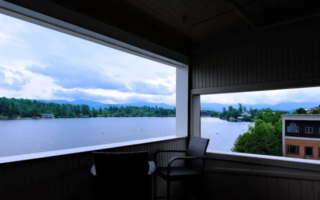 The Haus on Mirror Lake