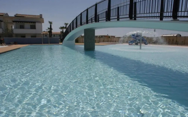 Poolside Views From Comfy Apartment