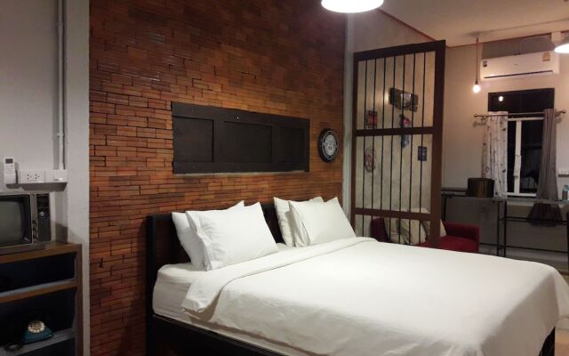 Baan Hotelier Resort