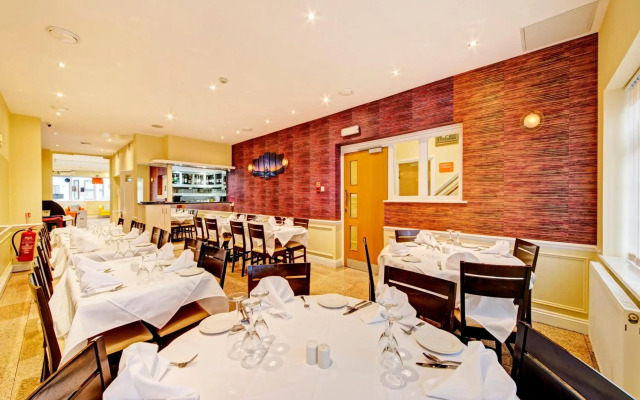 OYO Bostons Manor Hotel, Hanwell London