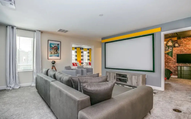 Stunning Villa w/ No Rear Neighbors! Near Disney