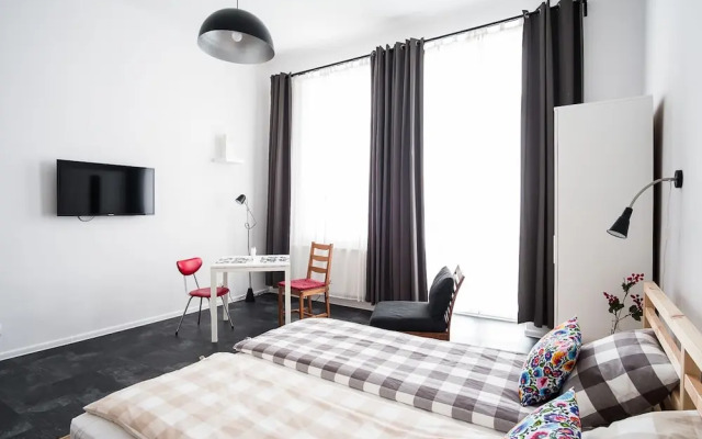 HOSTEL likeHome