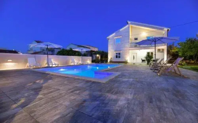 Pool house LUKA