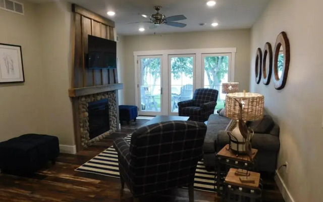 Quarterdeck Resort & Restaurant