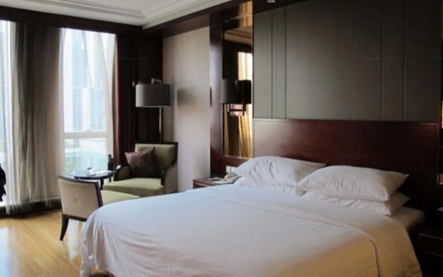 Golden Eagle Summit Hotel