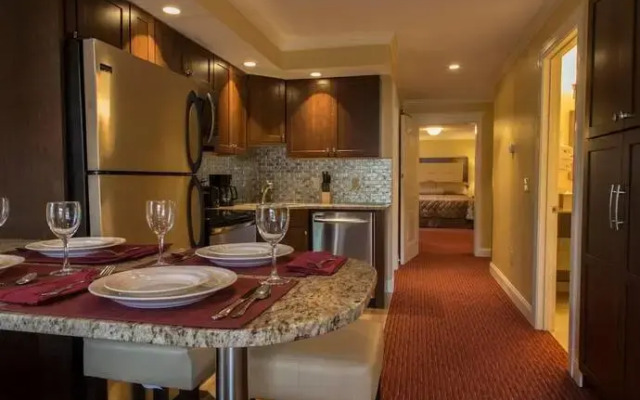 Golden Gables Inn