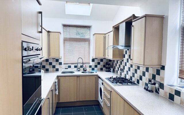Inviting 3-bed House in Nottingham Central
