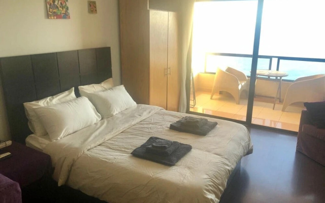 Cosy & Cute Beach Front Studio at the Views Waterside