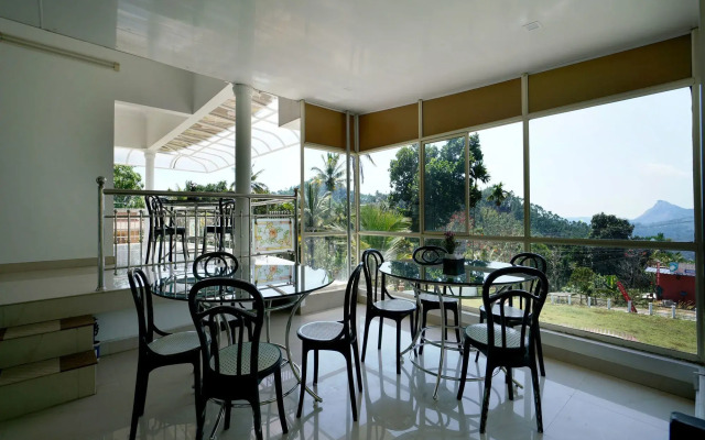OYO 12224 Karoli Inn
