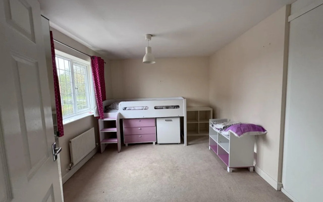 Spacious 4Bd House With Character In Coventry