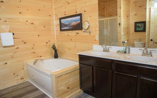 Mansion in the Sky - Eleven Bedroom Cabin
