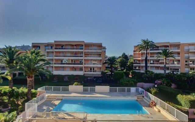 T1, Central Park, climatisation, piscine, parking privé