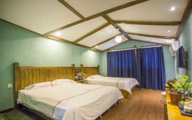 Zhangjiajie April Day Hostel