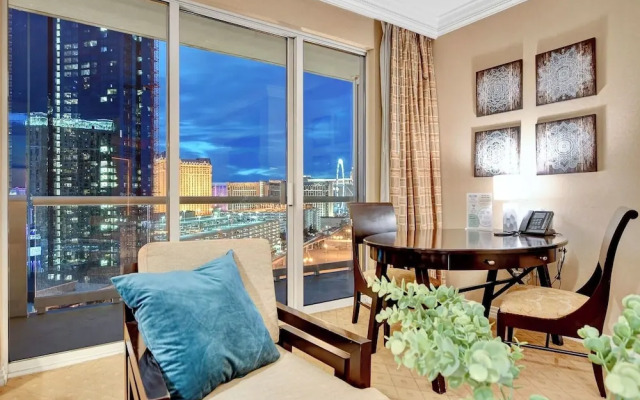 Premium Suite w/balcony at The Signature