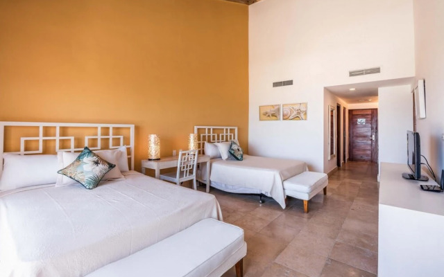 Beachfront w Jacuzzi Sotogrande at Cap Cana