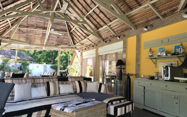 Wonderful Poolside Bungalow Perfect for 2 People