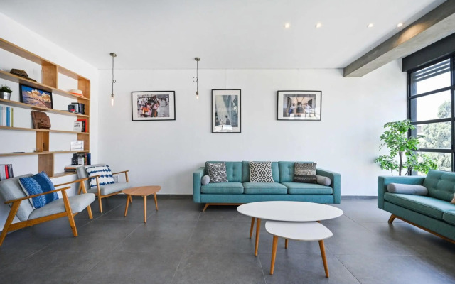 Luna Moona by HolyGuest