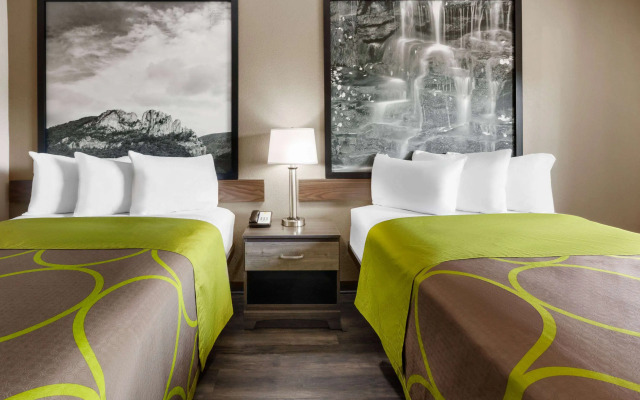 Super 8 by Wyndham Fairmont