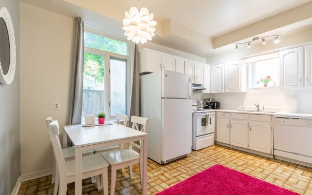 Beautiful Downtown House by Easyhosts