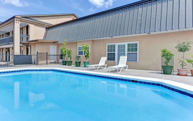 Super 8 by Wyndham Carrollton GA